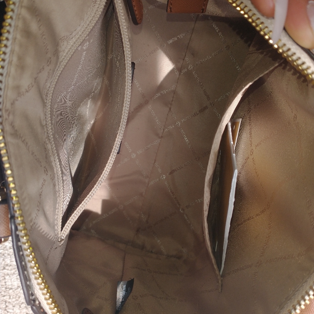 Women's Michael kors "Ciara - vanilla/lugg MD messenger " monogrammed crossbody - Picture 13 of 15